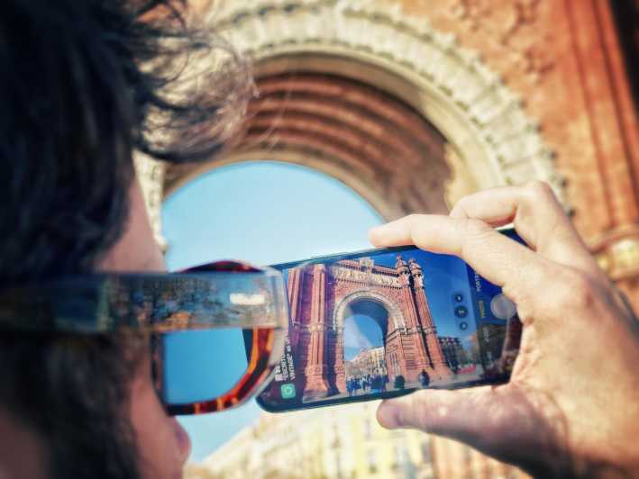 Barcelona: Private Phone Photography Class - Park & Old Town - Medieval Streets of El Born: Architectural and Street Photography