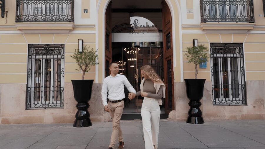 Barcelona: Private photo shooting with pro photographer - Professional Photographer’s Approach to Casual, Engaging Photos