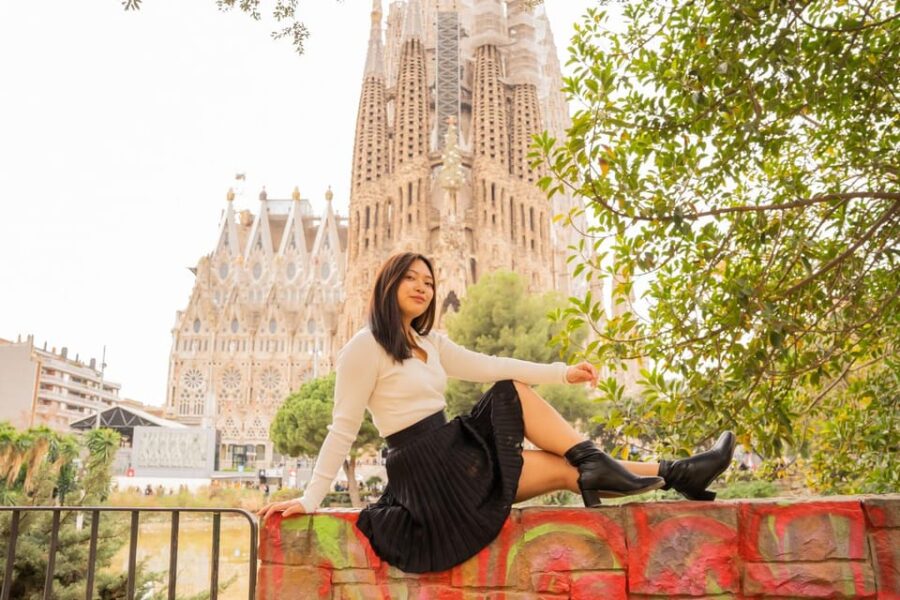Barcelona: Private Photoshoot at Sagrada Familia - Starting at the Iconic Sagrada Familia