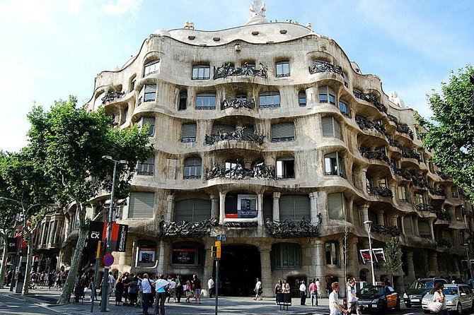 Barcelona Private Walking Tour with Skip the Line La Pedrera and Casa Batllo - Walking Through Barcelona’s Elegant Passeig de Gràcia