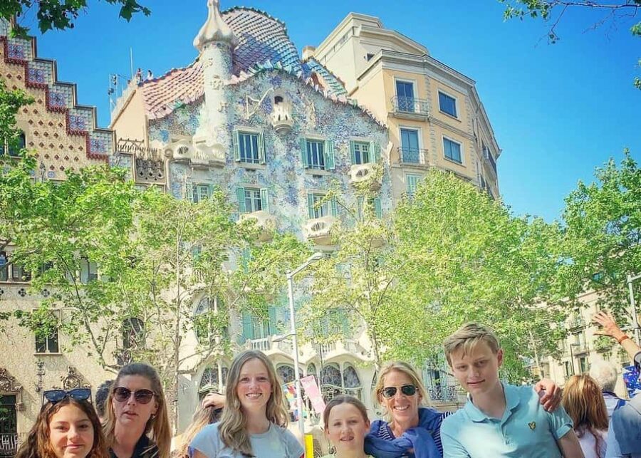 Barcelona: Ramblas, Old Town & Gaudí Houses Walking Tour - Exploring the Gothic Quarters Hidden Corners