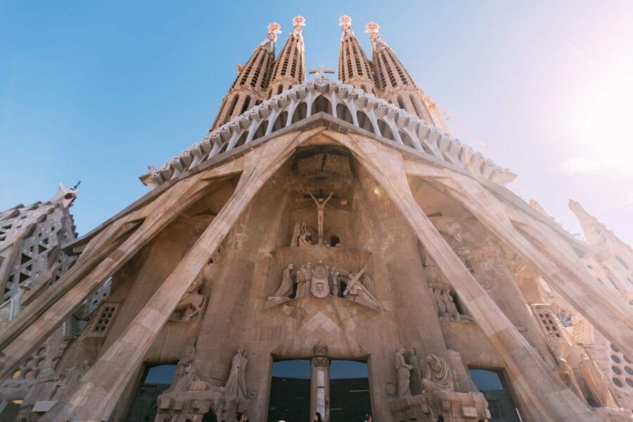 Barcelona: Sagrada Familia Small Group Guided Tour - Starting Point at Kurz & Gut Gaudí for a Punctual Departure