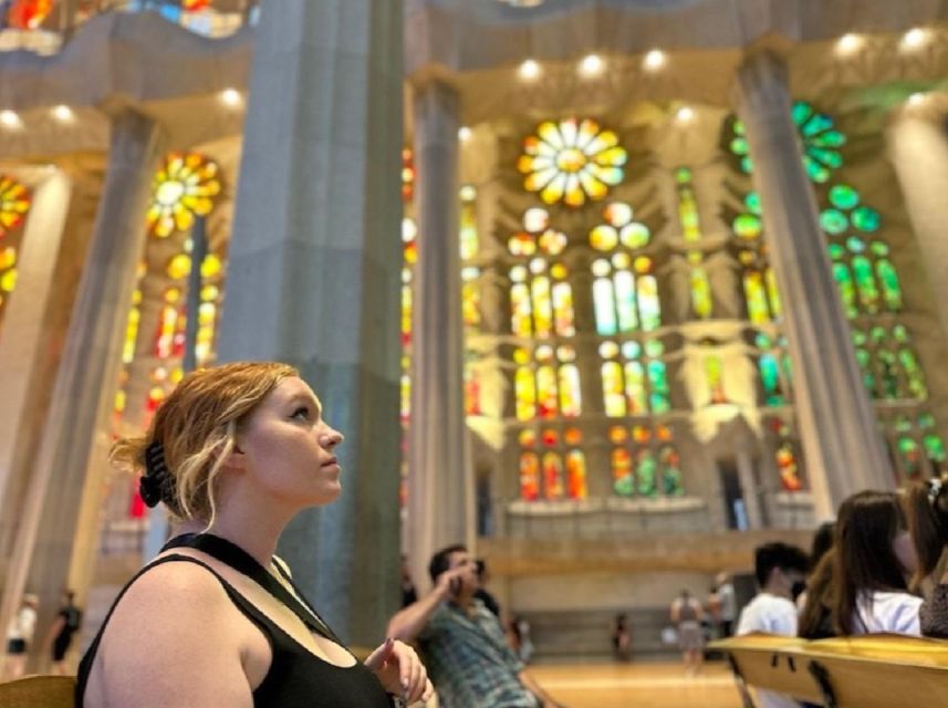 Barcelona: Sagrada Família Tour with Skip-the-Line Access - Inside the Basilica: A Rainbow of Colors