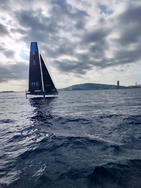 Barcelona: Sailing tour - Relaxing Aboard the Sailing Boat with Refreshments