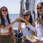 Barcelona: Shared cruise with chill music (+welcome drink) - Meeting Point and Logistics in Barcelona