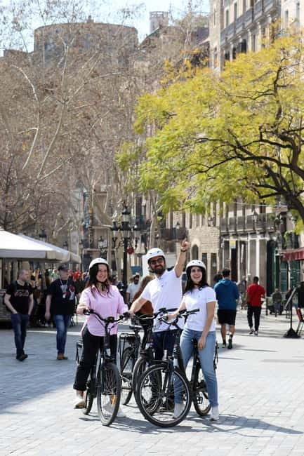 Barcelona: Tapas Tasting Tour by Regular Bike or E-Bike - Exploring Barcelona’s Eixample District on an Electric Bike