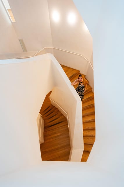 Barcelona: The 3 Gaudí Houses Tour - The Expertise of the Guides