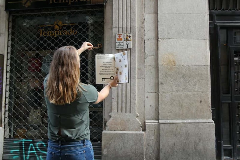 Barcelona: The Search for the Snake Stone City Treasure Hunt - From the Starting Point to the Gothic Quarter
