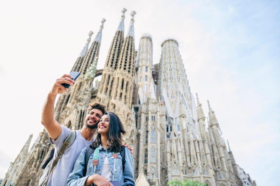 Barcelona: Tickets to Sagrada Familia, Romans & Jewish Tour - Starting at Plaça Nova and Exploring Roman Barcelona