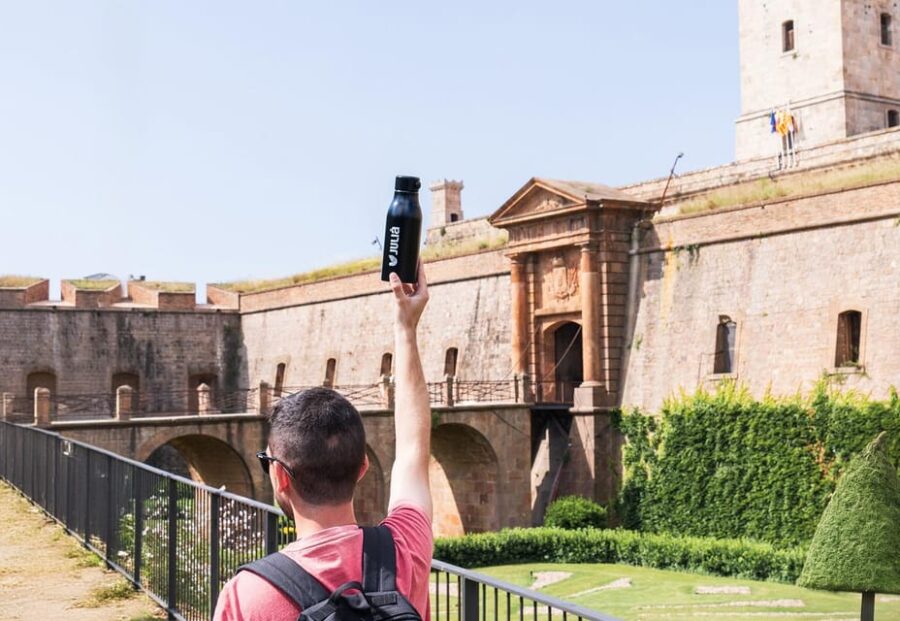 Barcelona Tour: Montjuic Cable Car & Gothic walking Tour - Starting Point and Meeting Details