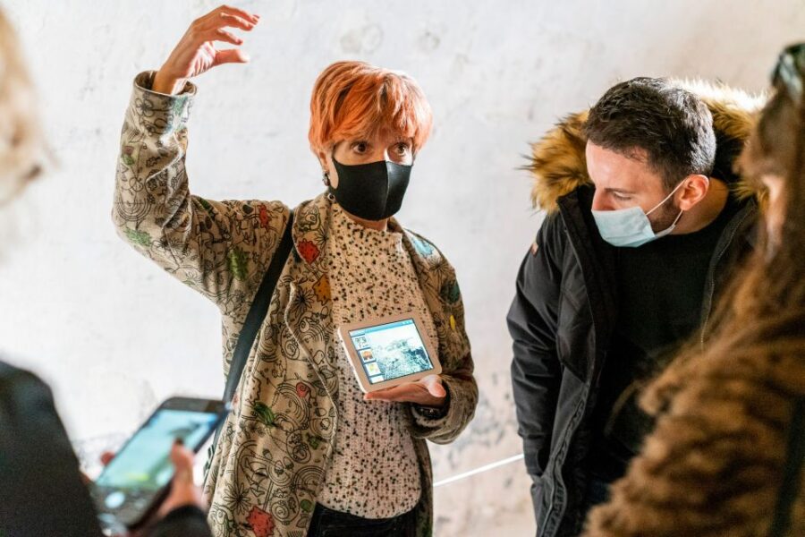 Barcelona: Walking tour with Montjuic Castle & Cable Car - Starting at the Heart of the Old Town