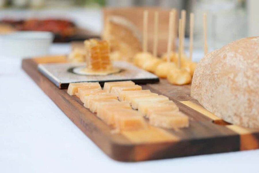 Bari: Tasting and Sunset in the Rooftop Apiary - The Rooftop Botanical Garden and Its Native Plants