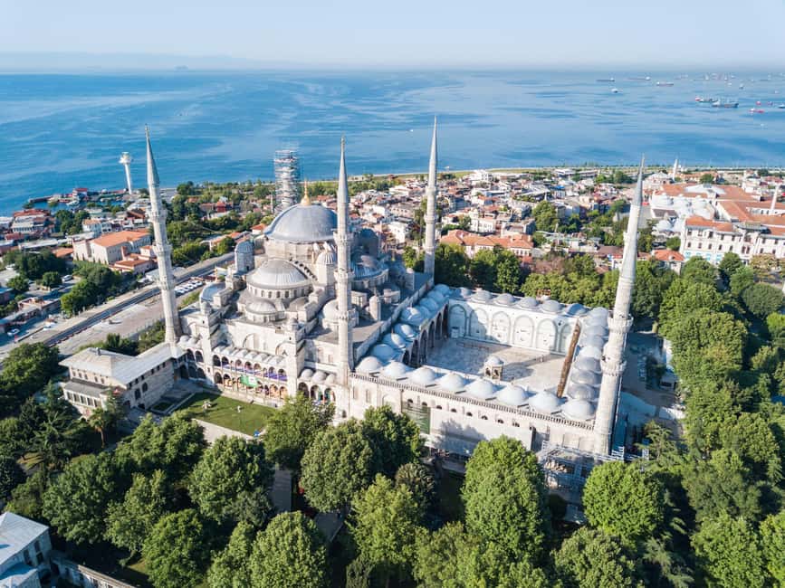 Basilica Cistern Guided Tour & Blue Mosque Audio Guide - Meet Your Guide in Front of Dsign Café and the Turkish and Islamic Arts Museum
