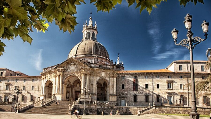 Basque Country Circuit: Guided 5-Day Trip from Bilbao - From the Arrival in Bilbao to Your First Stroll