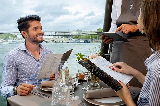 Bateaux Parisiens Seine River Gourmet Lunch & Sightseeing Cruise - Boarding and Arrival Procedures