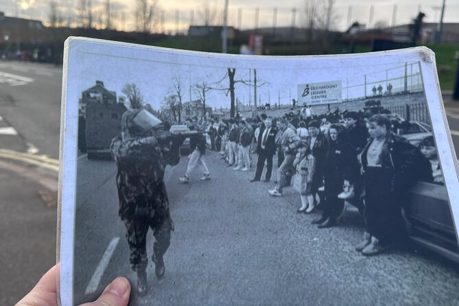 Belfast Black Cab Taxi 2Hr private tour with original guides - The Murals of Bobby Sands and Republicanism