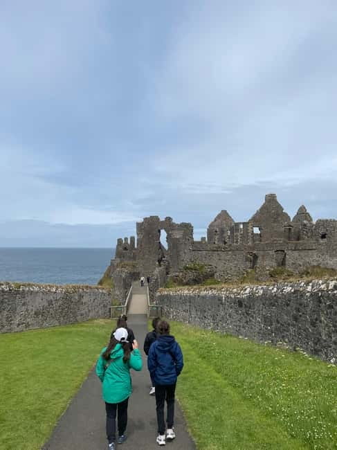 Belfast city & Giants Causeway 16 PAX private Tour - Discover Belfast’s Historic Heart at the Titanic Quarter