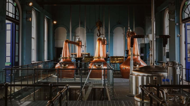 Belfast Giant's Causeway and Titanic Distillery Whiskey Tour - Marvel at the UNESCO World Heritage Site: The Giants Causeway