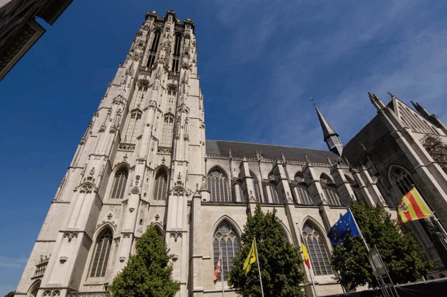 Belgium: Mechelen guided tour guide - Starting Point at Grote Markt Square and Margaret of Austria’s Statue