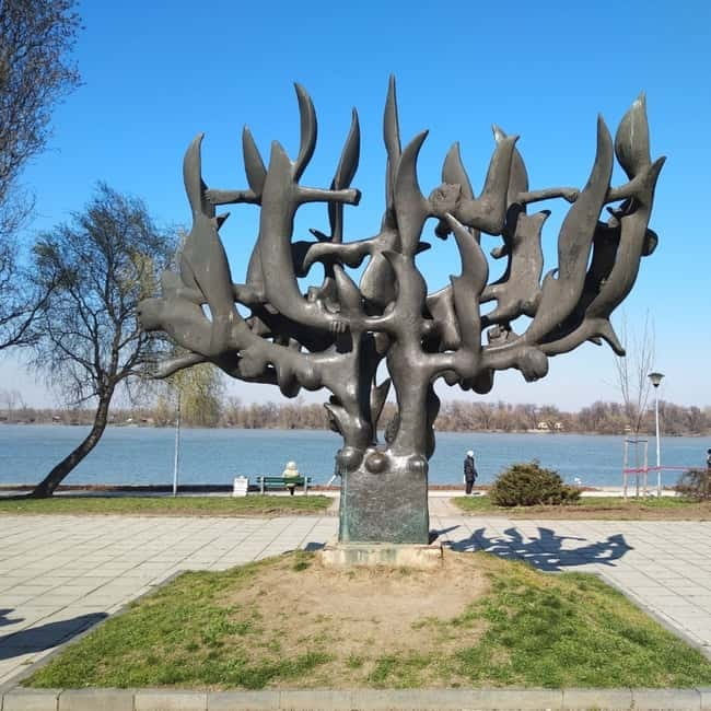 Belgrade: Jewish walking tour - Starting Point at Prince Mihailo Monument