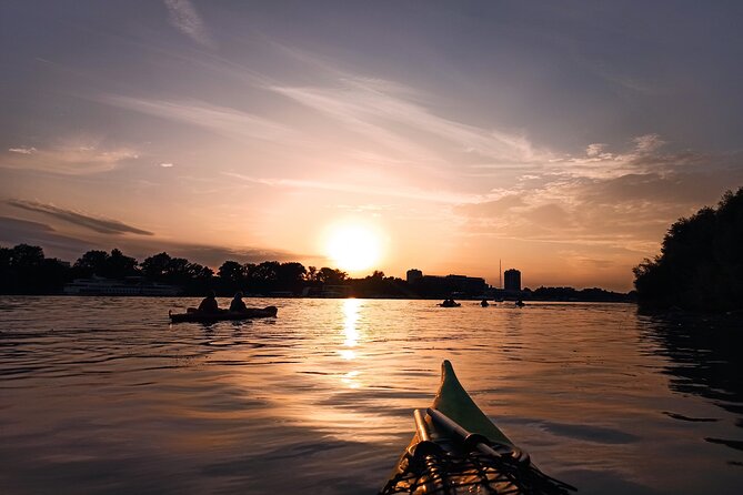 Belgrade sunset kayak tour - The Charm of Kayaking in Belgrade at Sunset
