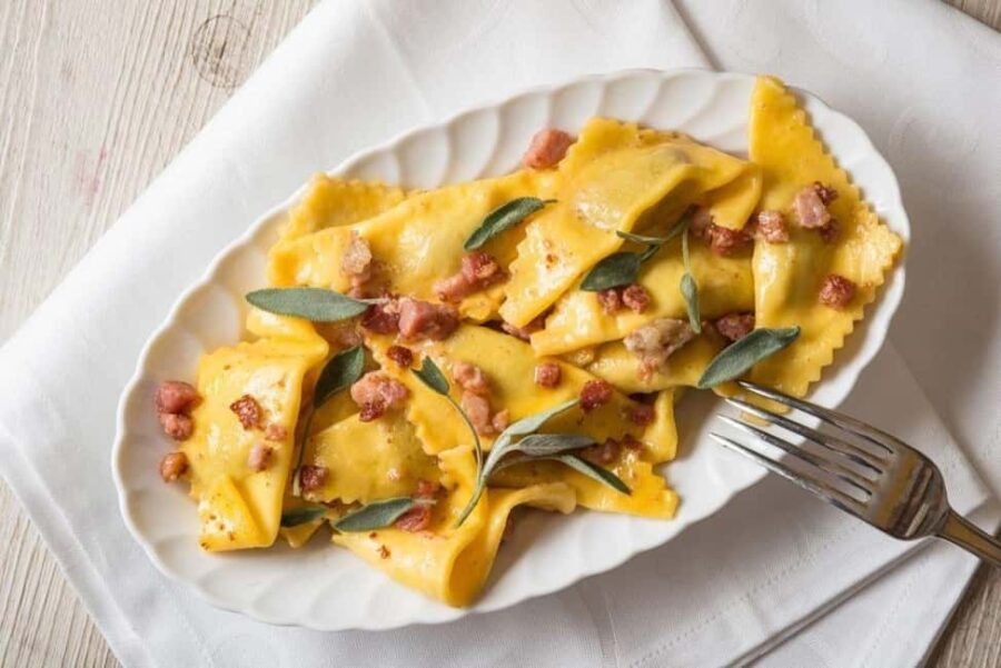 Bergamo : Best Street Food Tour With A Local Guide - Visiting Viale delle Mura for a Panoramic Photo Opportunity