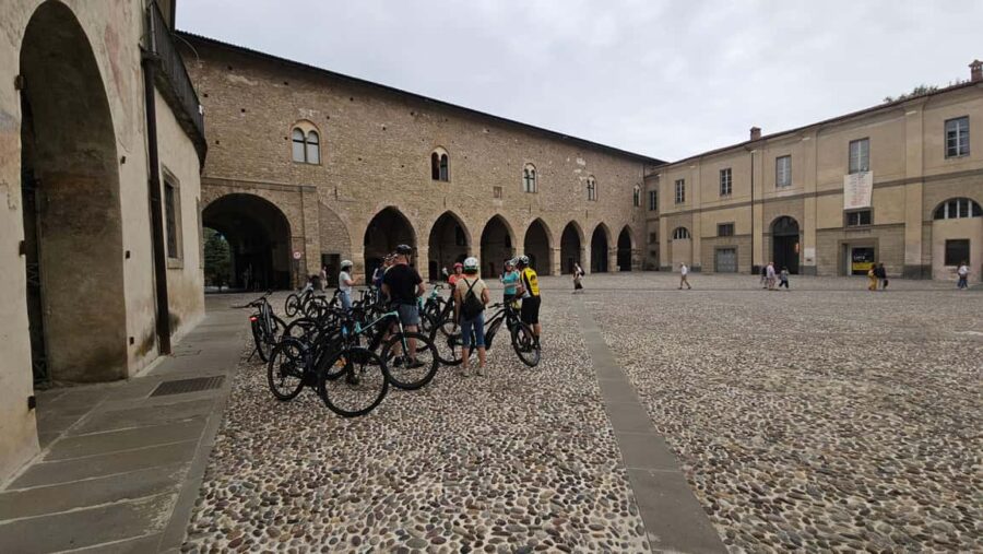 Bergamo by E-Bike - Bergamos Unique Setting: From the Walls to the Skyline