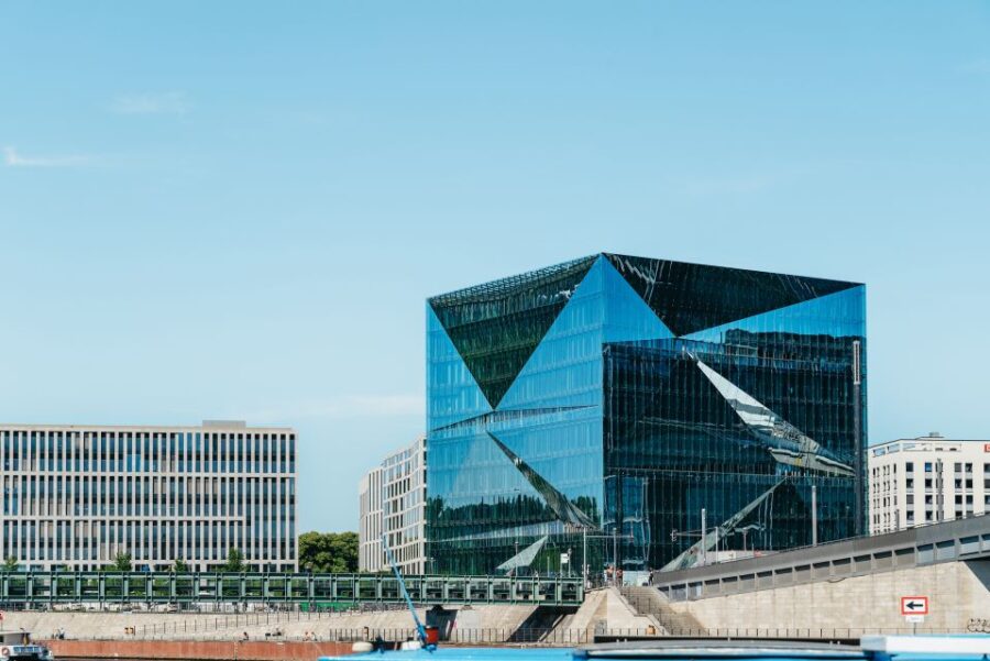 Berlin: 1-Hour City Tour by Boat with Guaranteed Seating - Onboard Experience and Amenities