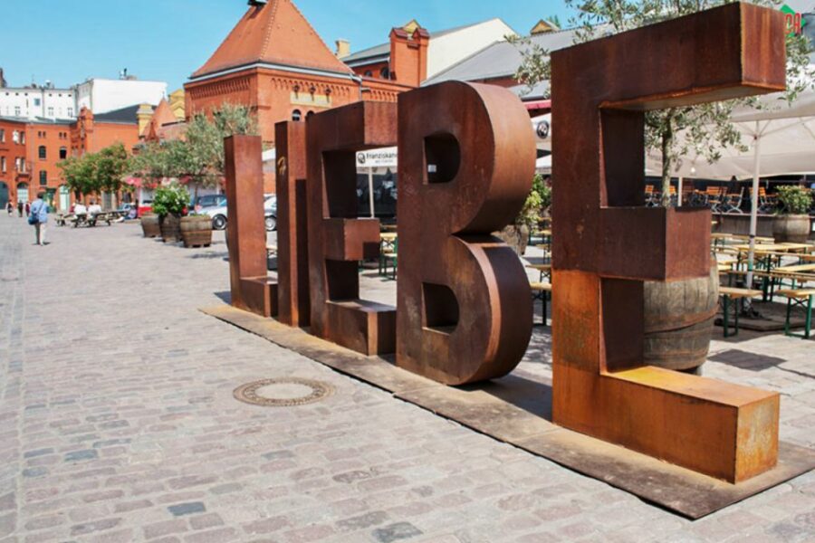 Berlin: Alternative Berlin Walking Tour - Meeting Point at Alexanderplatz TV Tower