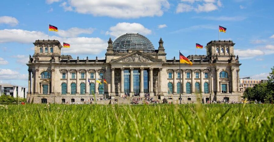 Berlin and Hamburg: Shore Excursion Tour Package - From Cruise Ports to Historic Landmarks in Berlin