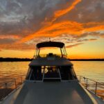 Berlin: Boat tour with cheese fondue - Multilingual Skipper and Commentary Options