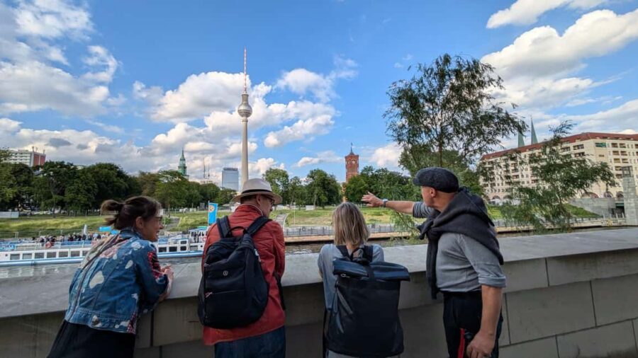 Berlin: City Highlights Express Tour - Old Town, TV Tower, Palace - Duration and Group Options