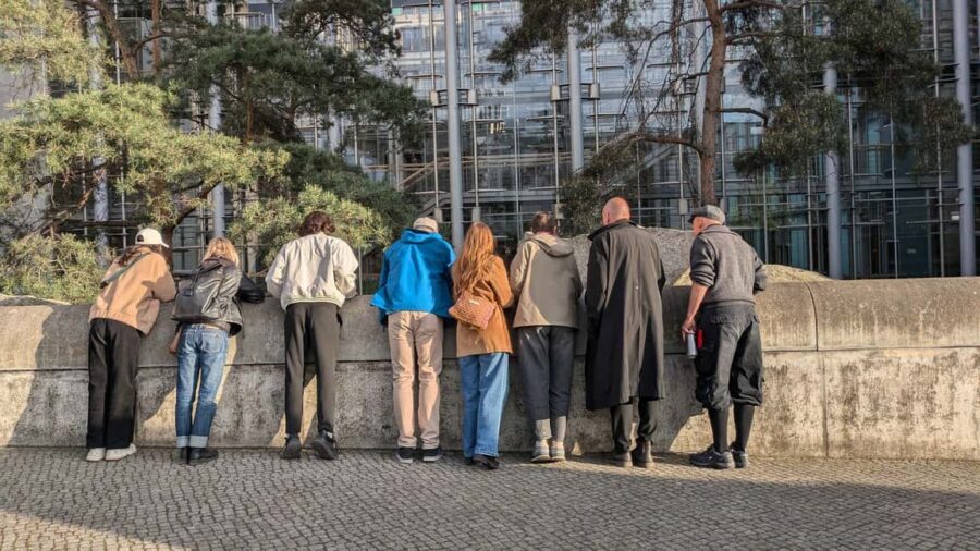 Berlin City walk Government District and Places of Democracy - Highlights of the German Parliament and Nearby Buildings