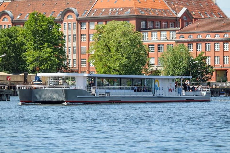 Berlin: East Side Gallery Spree Cruise in a Solar Catamaran - Starting Point at Jannowitzbrücke Boat Ramp