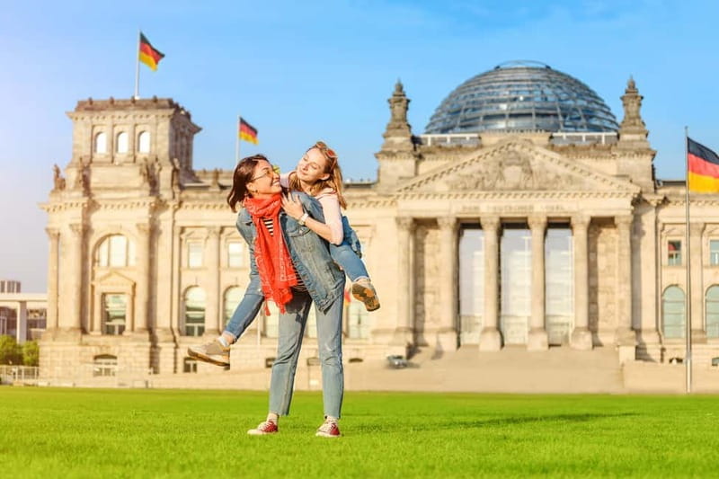 Berlin Essentials: Private Photoshoot at Berlin's top sites - The Benefits of a Professional Photographer