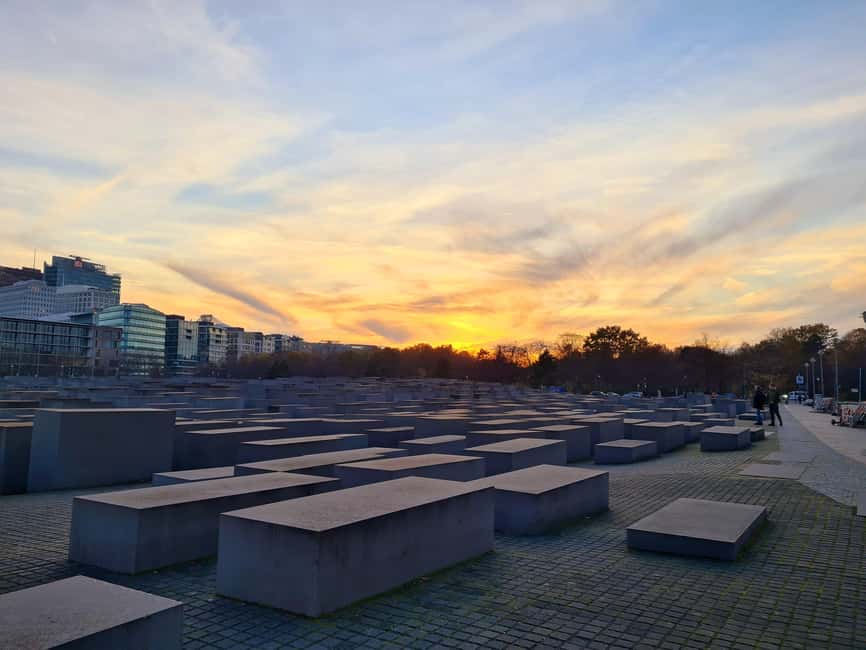 Berlin: Explore Berlins history on a guided walking tour - Exploring the Berlin Wall and Cold War Sites