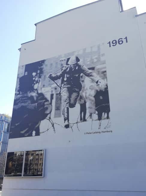 Berlin: Guided walking tour of the Secrets of the Berlin Wall - Starting Point at the Asisi Panorama Berlin in Front of Checkpoint Charlie