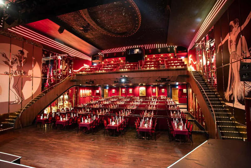 Berlin: Highlight Show "FLYING LIGHTS" - Variety Show - What to Expect from the "FLYING LIGHTS" Experience