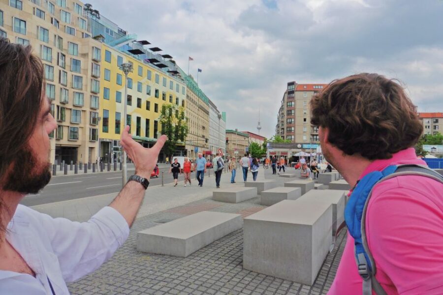 Berlin: Historical Sights & Berlin Wall Tour with a Berliner - Starting at the Iconic Brandenburg Gate