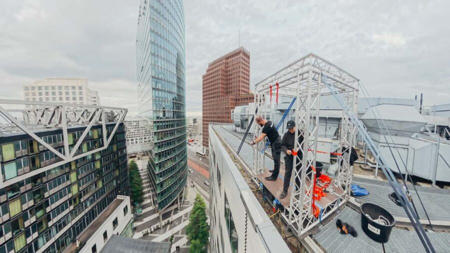 Berlin: House Running at "Das Center" Berlin 40m vertical! - Starting the Experience at "Das Center" near Potsdamer Platz