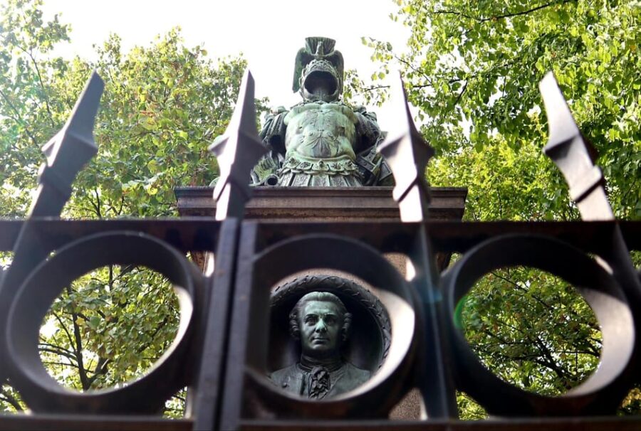 Berlin: Invalidenfriedhof Walking Tour of Historic Cemetery - From the Entrance on Scharnhorststraße to the Historic Cemetery