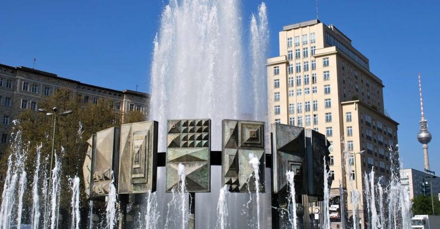 Berlin: Karl-Marx-Allee 2-Hour Tour - Discovering the Architectural Marvels of Frankfurter Tor