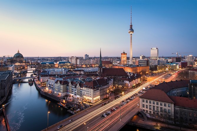 Berlin Photography Masterclass - Private Photography Lesson - Capturing Berlin’s Most Famous Landmarks at Night