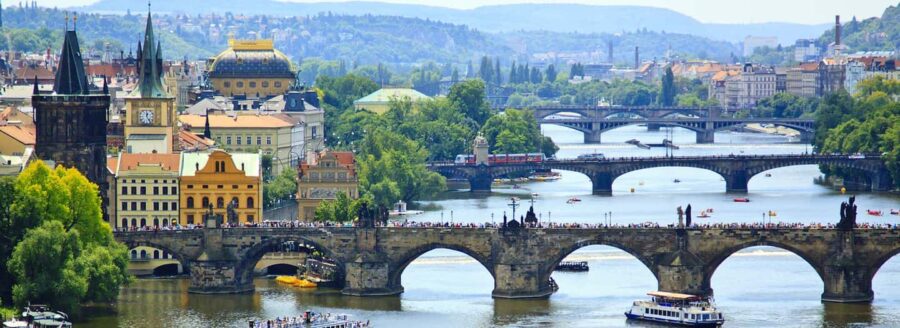 Berlin: Prague VIP luxury Van Day Trip - Scenic Drive from Berlin to Prague in Style