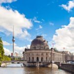 Berlin: Sights and Highlights Bike Tour with a Local Guide - Highlights Include the Brandenburg Gate and the Berlin Wall