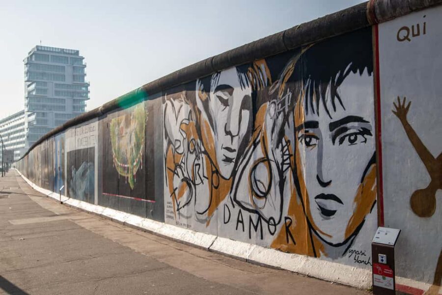 Berlin Wall: Short History & Art Tour at the East Side Gallery - Crossing the Historic Oberbaum Bridge