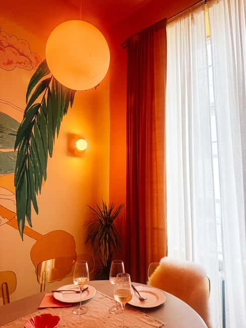 Berlin Wall Wine Tasting: Cold War History and Wine & Cheese - Exploring the Cozy, Intimate Wine Bar in Berlin-Mitte