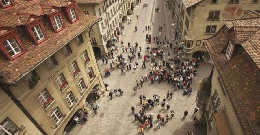 Bern: 90-Minute Stroll Through the Old Town - Exploring Bern’s Old Town Streets and Arcades