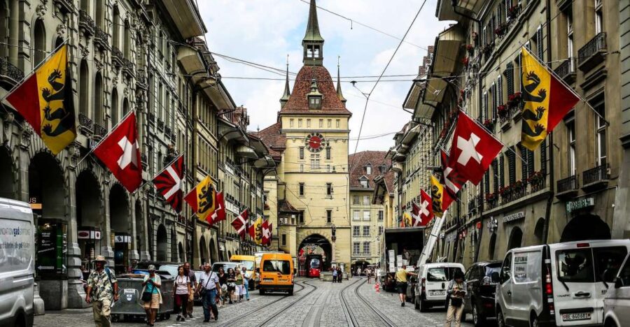 Bern Old Town - Private Historic Walking Tour - The Charm of Theaterplatz and the Hôtel de Musique