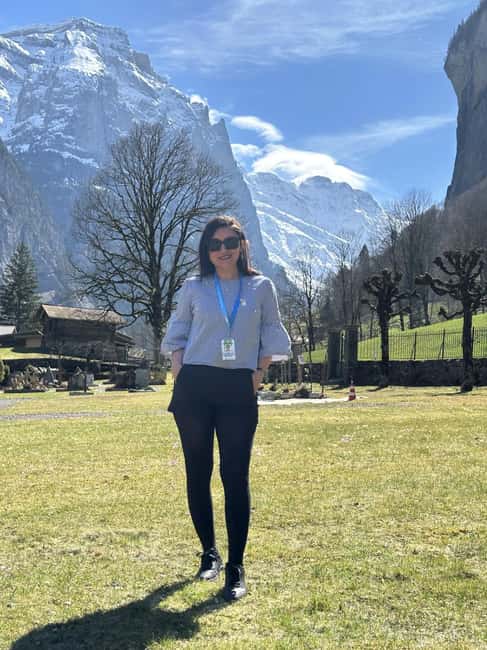 Bern: Private Guided Walking Tour ( Mediaval Downtown ) - Visiting the Federal Square and Parliament Building